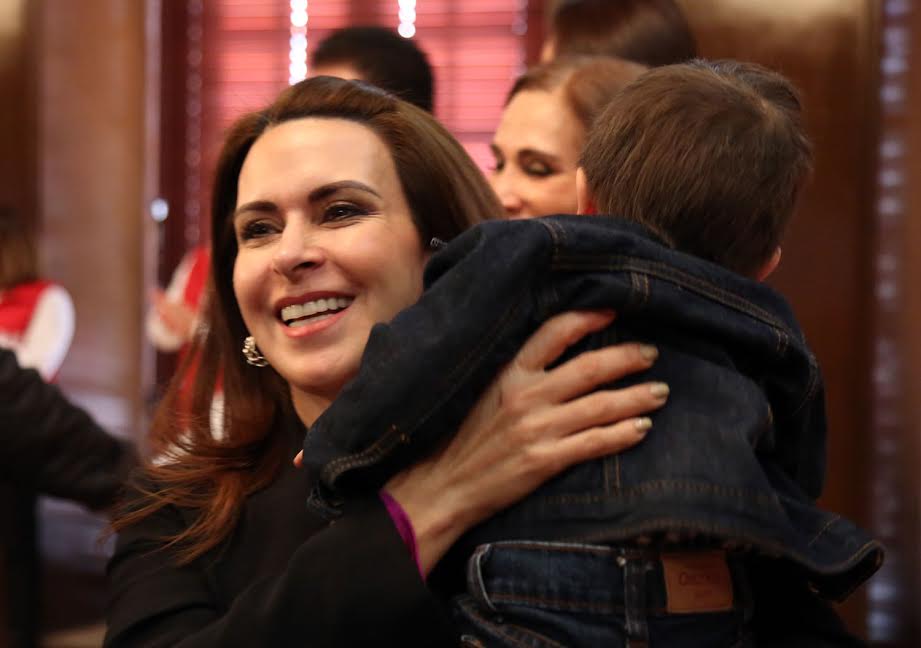 En lo que va de 2016 se han entregado a 143 menores en adopción.