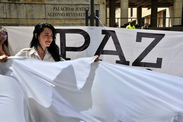 El acuerdo de paz en Colombia se firmó hace unas semanas por "Timochenko" y el presidente Juan Manuel Santos.