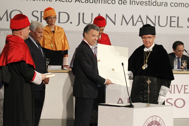 El presidente de Colombia, Juan Manuel Santos, recibió el doctorado honoris causa por la Universidad Alfonso X el Sabio.
