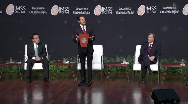 El presidente Enrique Peña Nieto presentó la app IMSS Digital.