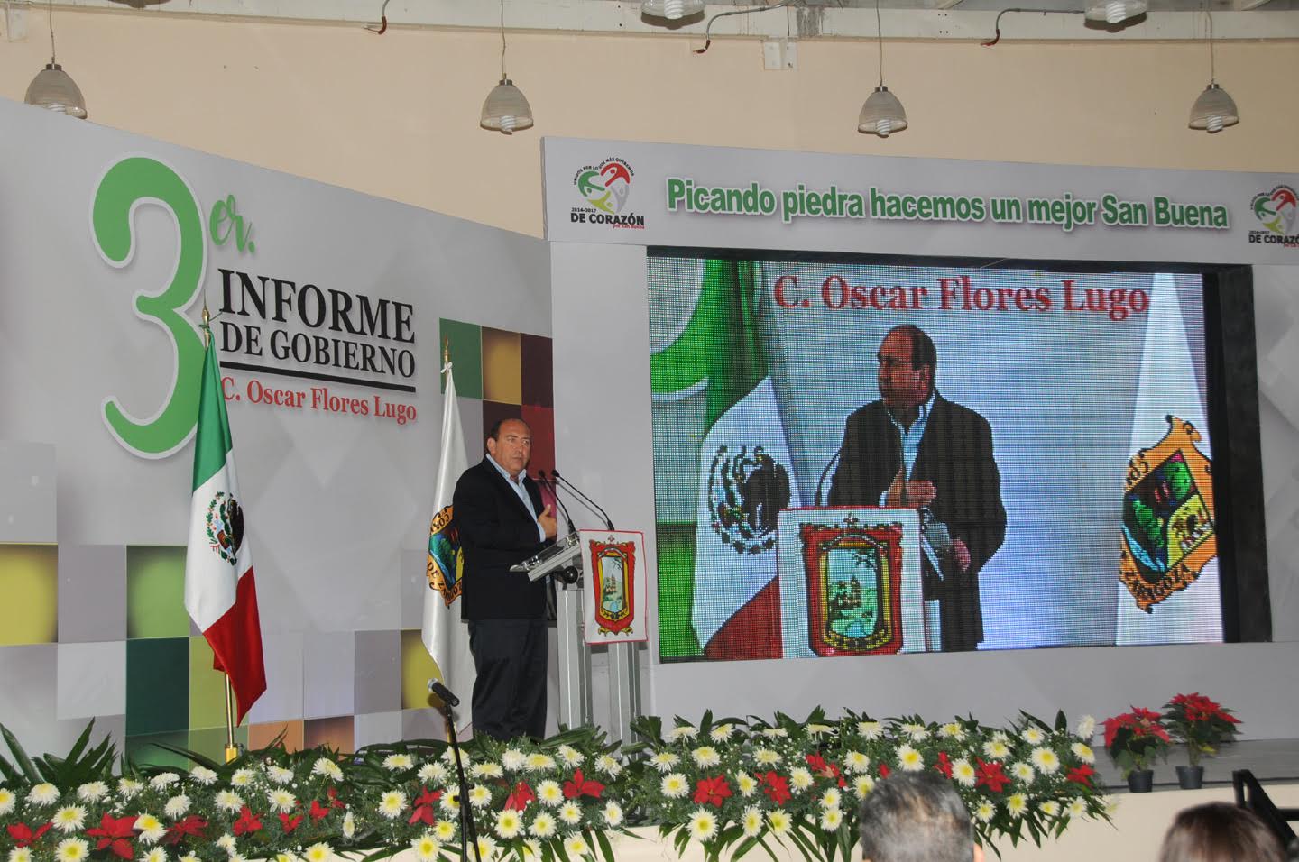 Rubén Moreira, Gobernador de Coahuila, asistió al tercer informe de gobierno del alcalde de San Buenaventura, Óscar Flores Lugo.