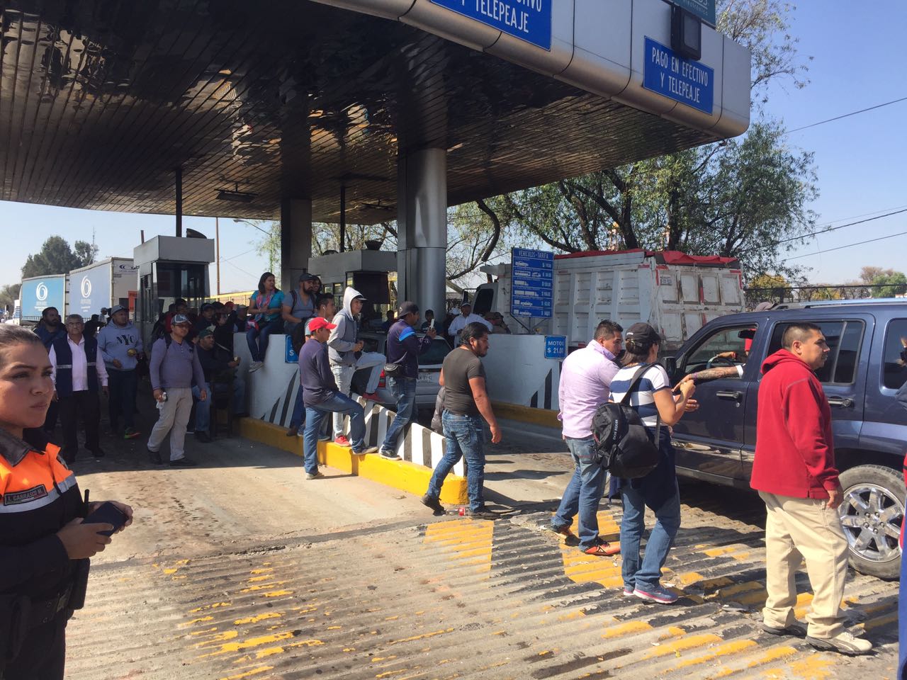 Trabajadores de la UACh tomaron la caseta Peñón-Texcoco, Chapingo, STUACH, UACH