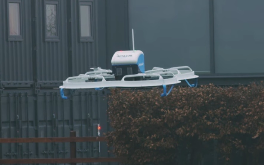 El objetivo de Prime Air es entregar los paquetes a los compradores en "treinta minutos o menos" gracias al uso de "drones".