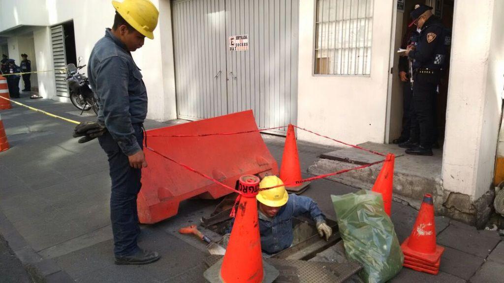 Al lugar llegó personal de la Comisión Federal de Electricidad, quienes controlaron el corto circuito y permitieron el reingreso del personal al edifi