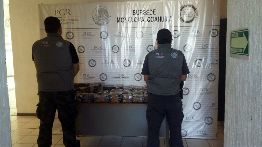 PGR asegura en la ciudad de Monclova 4 mil piezas de piratería.