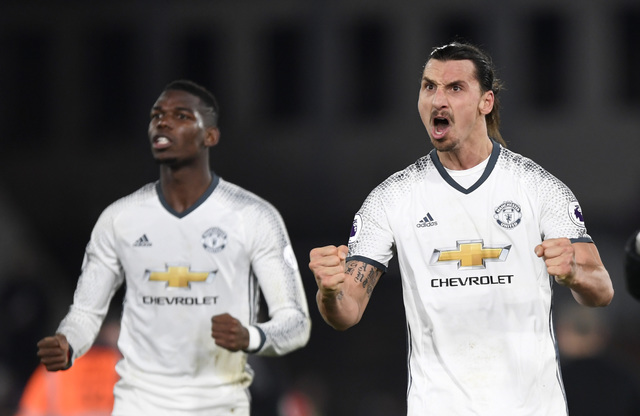 Zlatan Ibrahimović y Paul Pogba celebrando el triunfo del ManUtd
