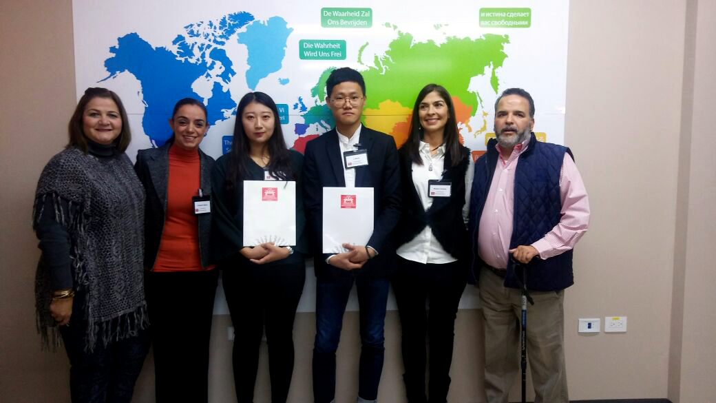 Alumnos coreanos Eunmi Lim y Ji Woon.