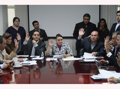 Comisión de Presupuesto aprueba dictámenes de Paquete Fiscal 2017.  