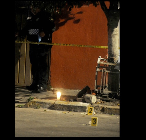 La mujer fue asesinada de dos balazos en la cabeza en la colonia Santa Martha Acatitla Norte, delegación Iztapalapa.