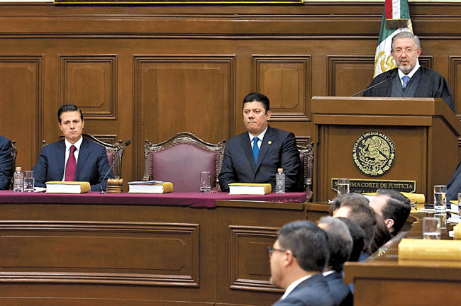 El presidente Enrique Peña Nieto asistió como invitado de honor al informe del ministro. 