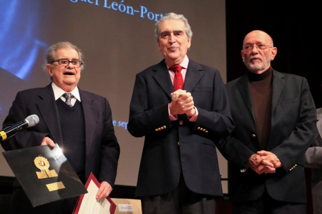 Rafael Tovar y de Teresa formó parte del equipo inicial de Víctor Flores Olea, primer presidente del Conaculta.