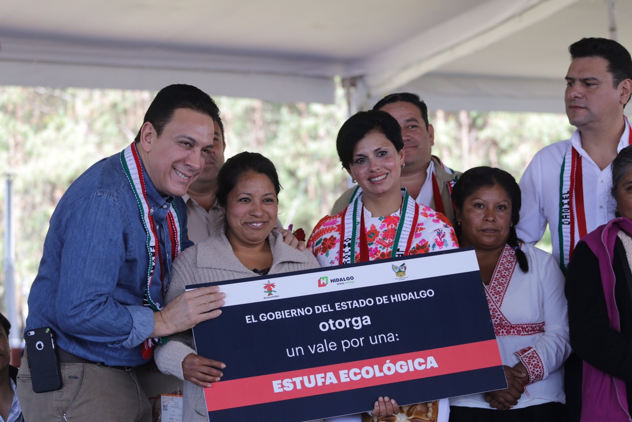 El gobernador de Hidalgo hizo el comentario durante la entrega de estufas ecológicas en el municipio de Acaxochitlán.