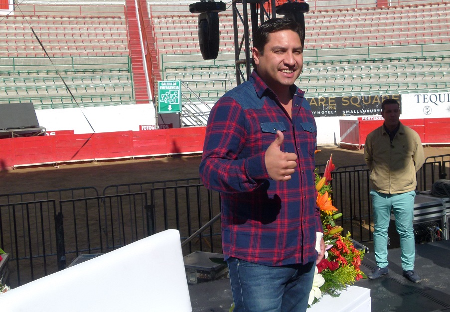 Julión Álvarez se presentará esta noche en la Plaza de Toros Nuevo Progreso 