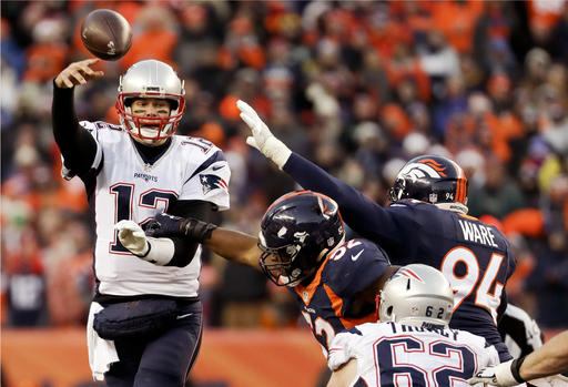 Tom Brady en la victoria ante los Broncos de Denver 