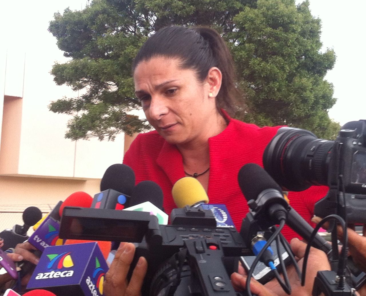 La legisladora acudió a la PGR para ratificar su denuncia.