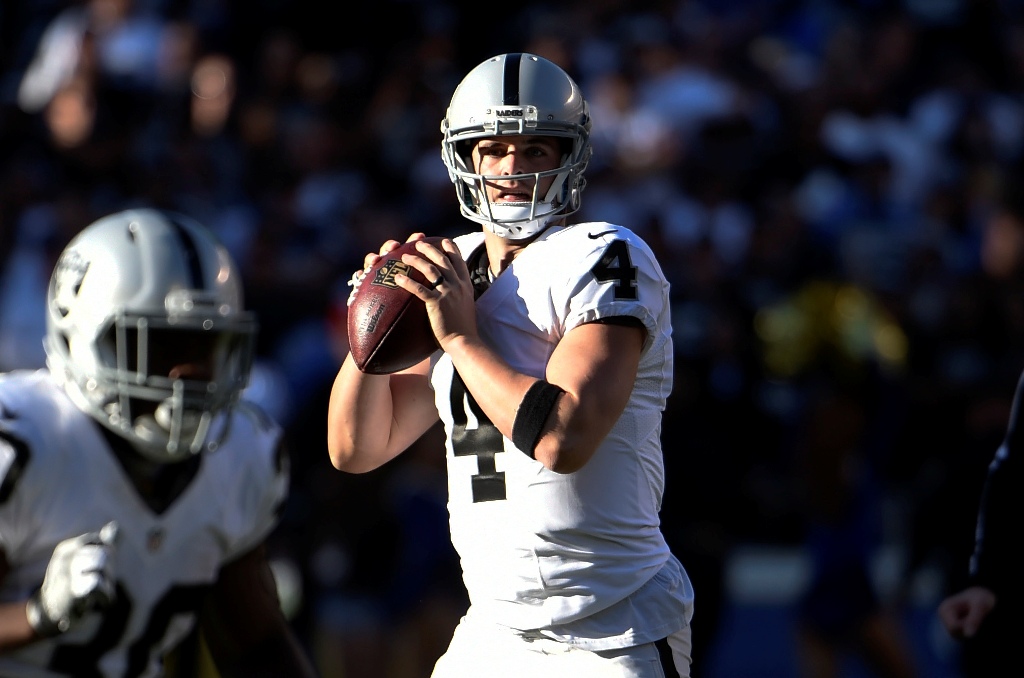 Derek Carr, quarterback de los Raiders de Oakland 