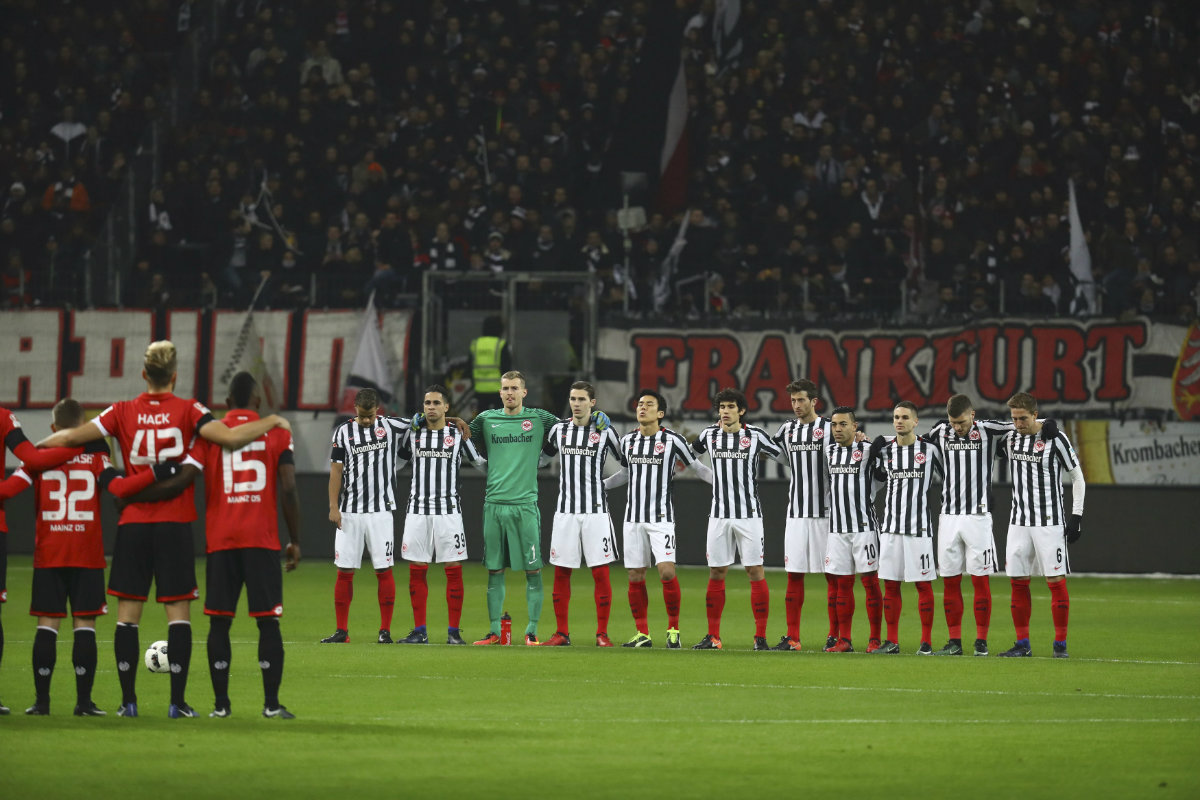 Jugadores del Mainz y Frankfurt guardaron un minuto de silencio por víctimas de Berlín
