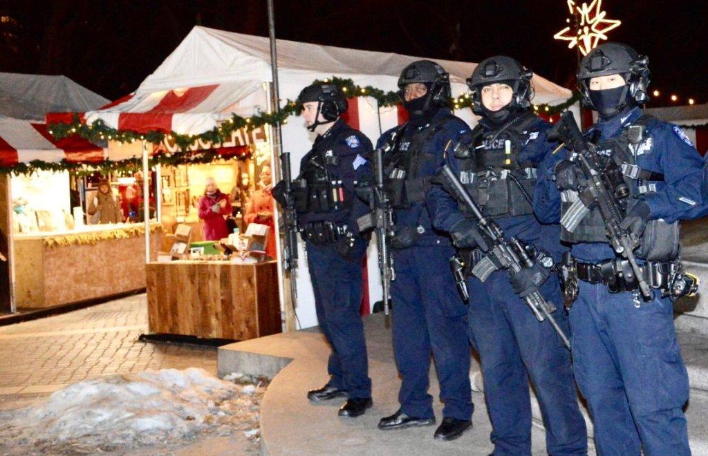 La policía de Nueva York afirmó que se trasladó a equipos altamente capacitados a lugares de alto perfil.
