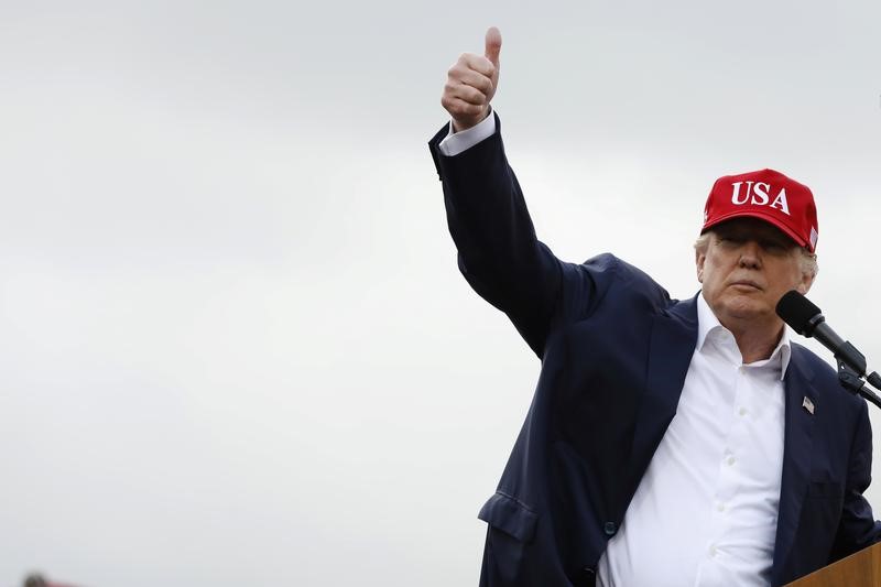 El presidente electo de Estados Unidos criticó a Bill Clinton por una mala estrategia en el periodo electoral.
