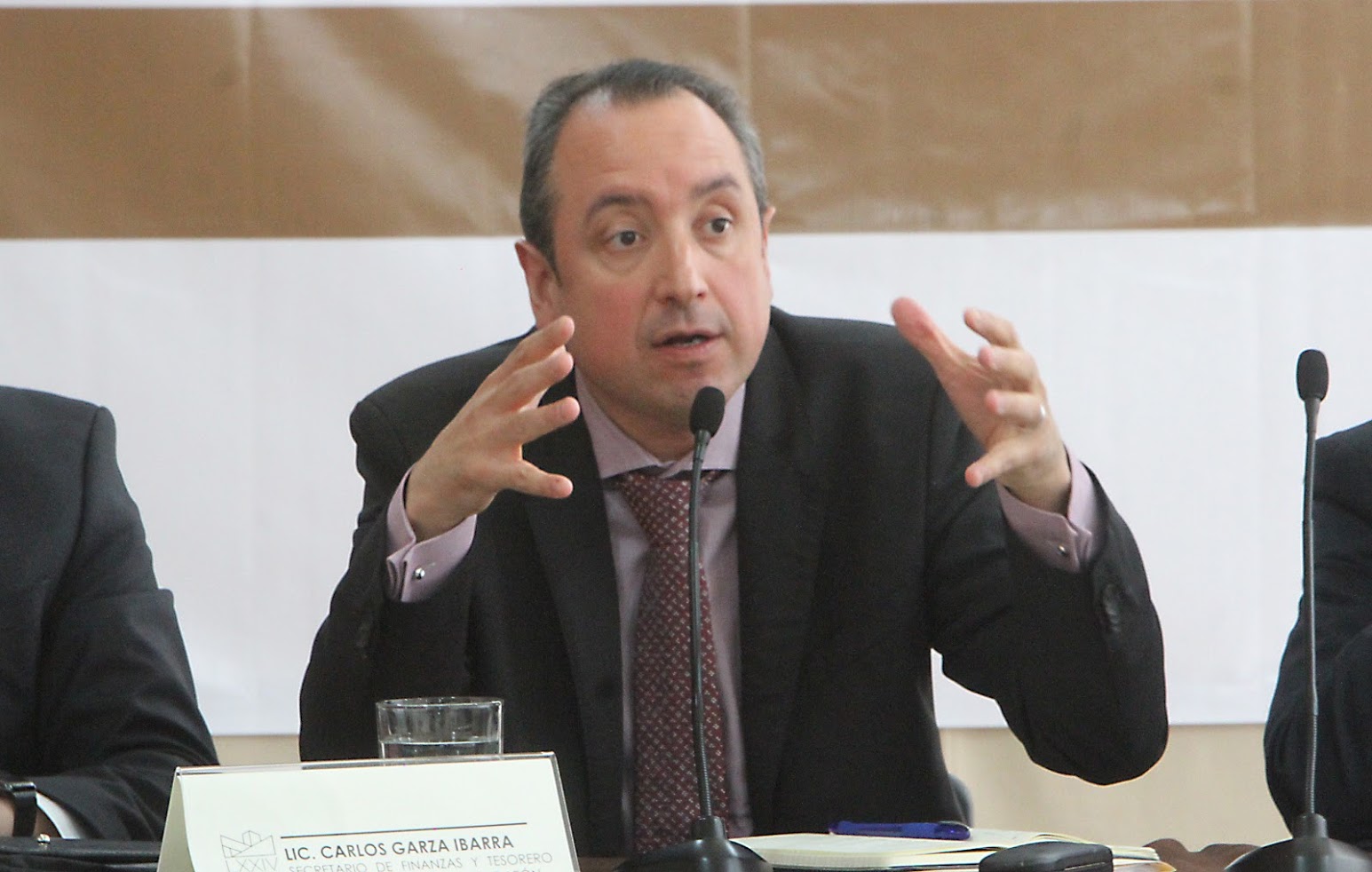 El tesorero explicó que las sobretasas obtenidas en esta licitación son menores a las conseguidas por anteriores administraciones. 