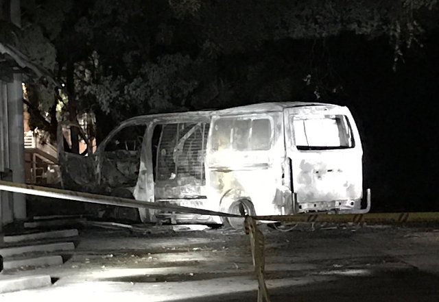 La camioneta Van explotó afuera de la oficina de la organización Australian Christian Lobby en Canberra.