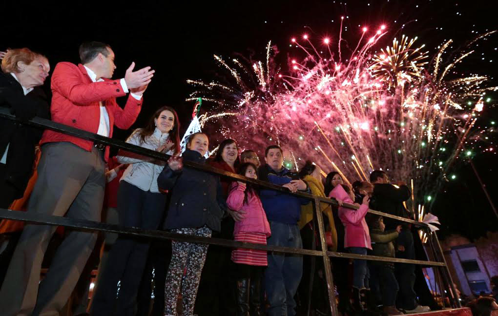 Desfile navideño 'Coahuila Brilla' en Piedras Negras.