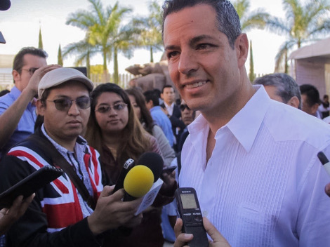 El gobernador de Oaxaca, Alejandro Murat adelantó que la Contraloría estatal revisará los adeudos a fin de sancionar a funcionarios que dejaron de cub
