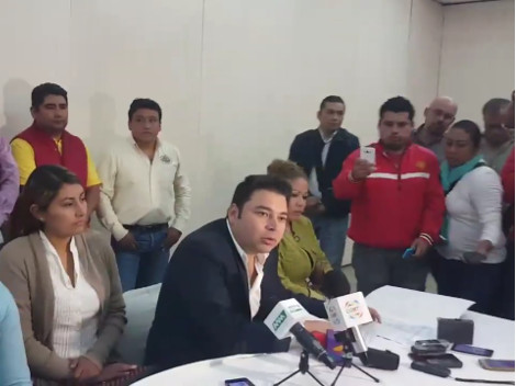 Presidente municipal electo del ayuntamiento de Santa Lucía del Camino, Raúl Cruz González, en conferencia de prensa.