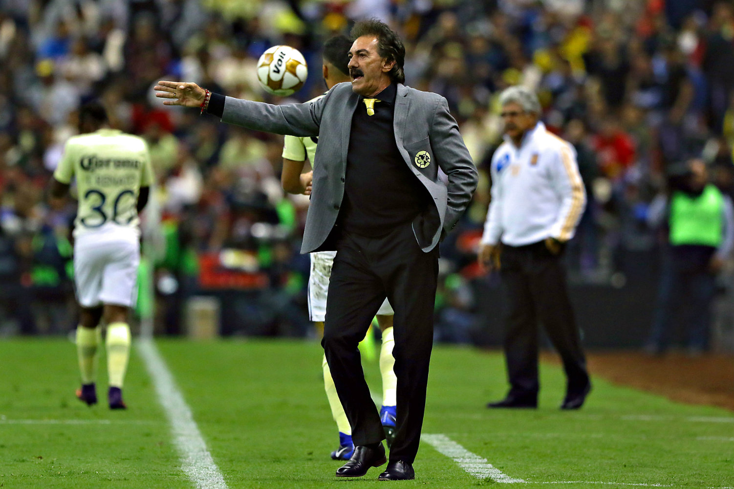 La Volpe desde el banquillo 