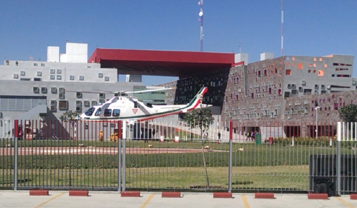 El presidente Enrique Peña Nieto visitó a los heridos por la explosión en Tultepec en el Hospital de Zumpango.