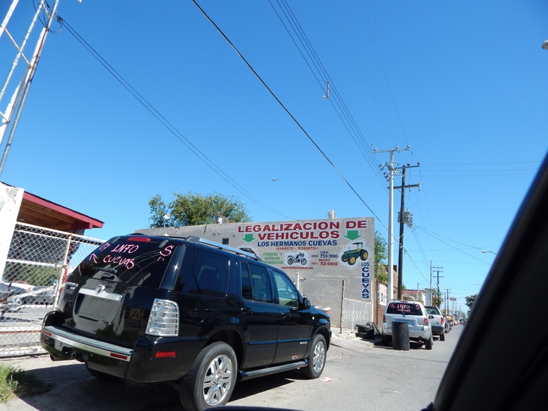Autos usuados en Nuevo Laredo.