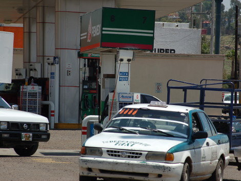 La baja producción de gasolina en Durango genera desabasto en las estaciones de servicio.