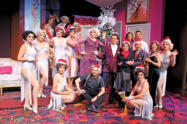 Viven las tradiciones navideñas en el teatro Hidalgo. 