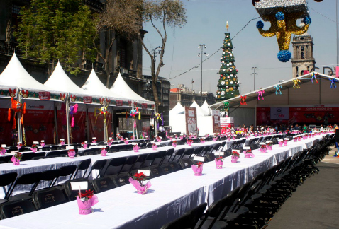 Se servirán 15 mil cenas navideñas hoy en el Zócalo.