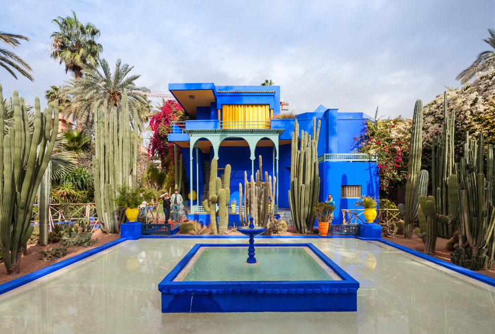 Yves Saint Laurent adquirió y comenzó a rehabilitar el Jardín Majorelle en 1980.