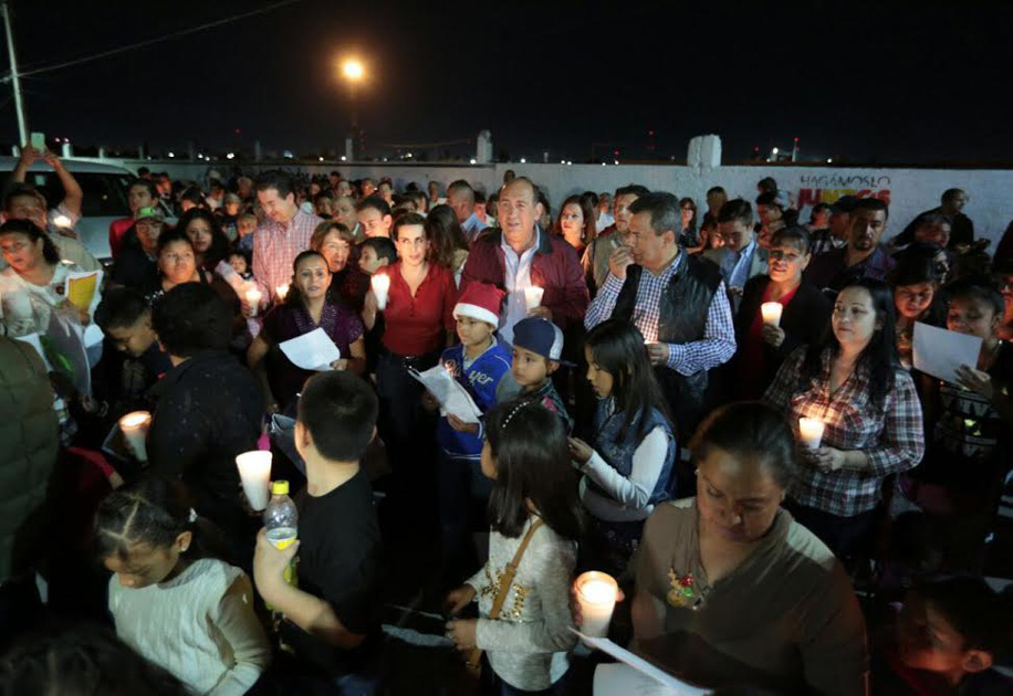 Alrededor de 400 familias celebraron la Nochebuena junto al gobernador. 