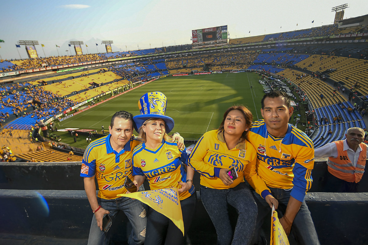 La Afición de Tigres calienta el Volcán 