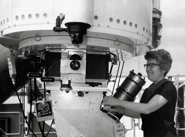 Las investigaciones de Vera Rubin mostraron las primeras evidencias de la materia oscura.