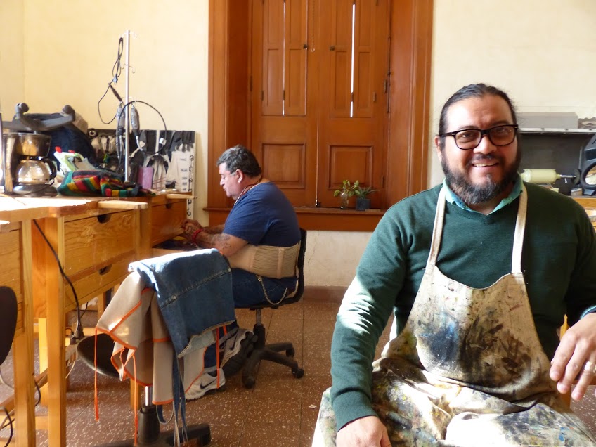 Oswaldo Luévano, joyero artesano de Torreón, ofrece capacitación en Cacto, Casa del Artista.
