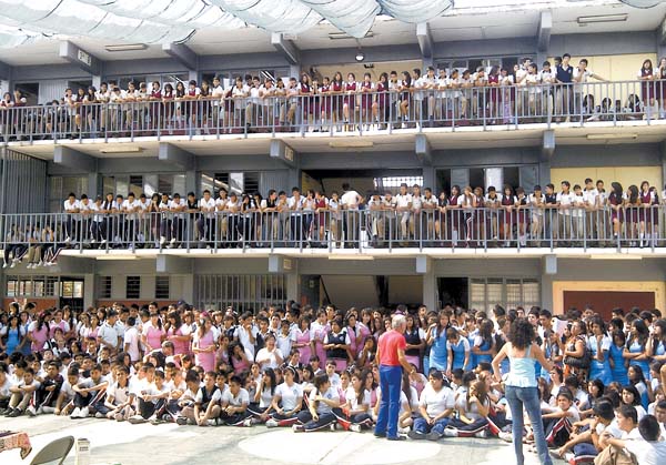 Acercan a los jóvenes problemáticas cotidianas mediante puestas en escena. 