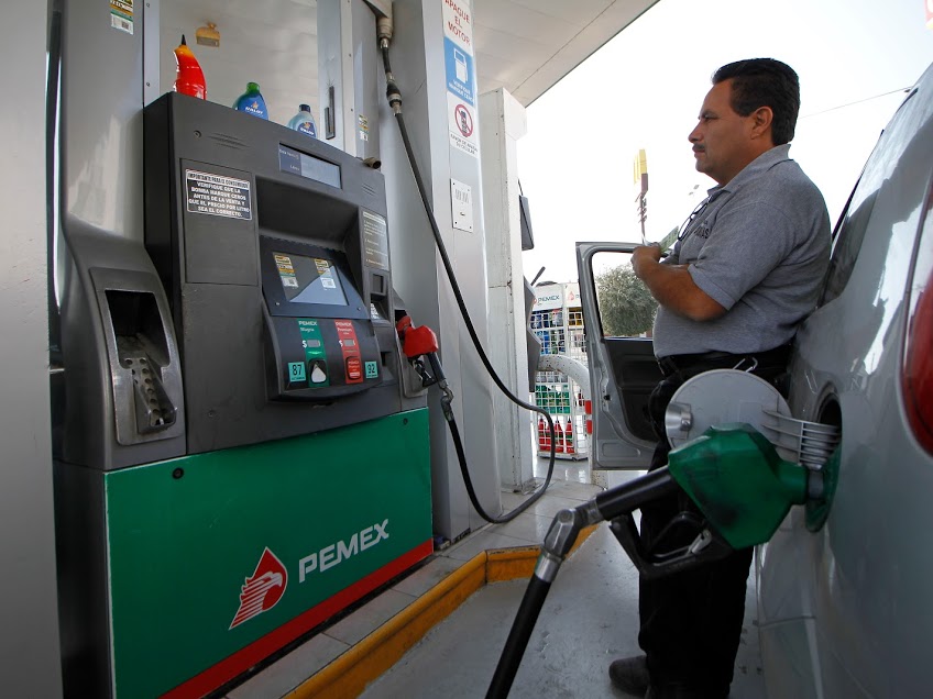 En La Laguna, los precios de la gasolina a partir del 1 de enero serán: Magna tendrá un costo de 16.13 pesos, Premium en 17.90 pesos y el Diesel 17.20
