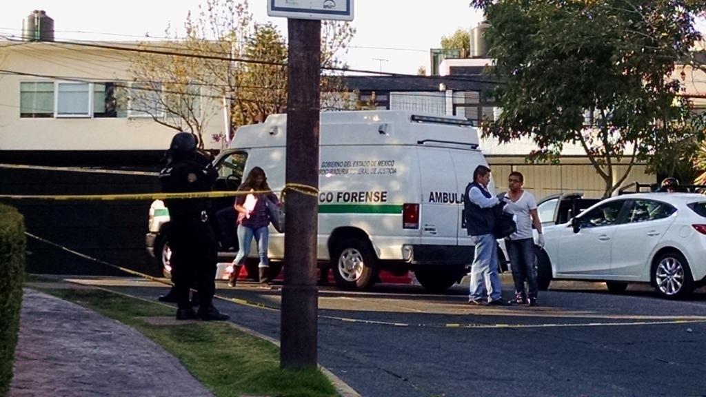 Al lugar llegaron elementos de la Fiscalía de Tlalnepantla, así como ambulancias y paramédicos; sin embargo, solo certificaron la muerte del hombre. 