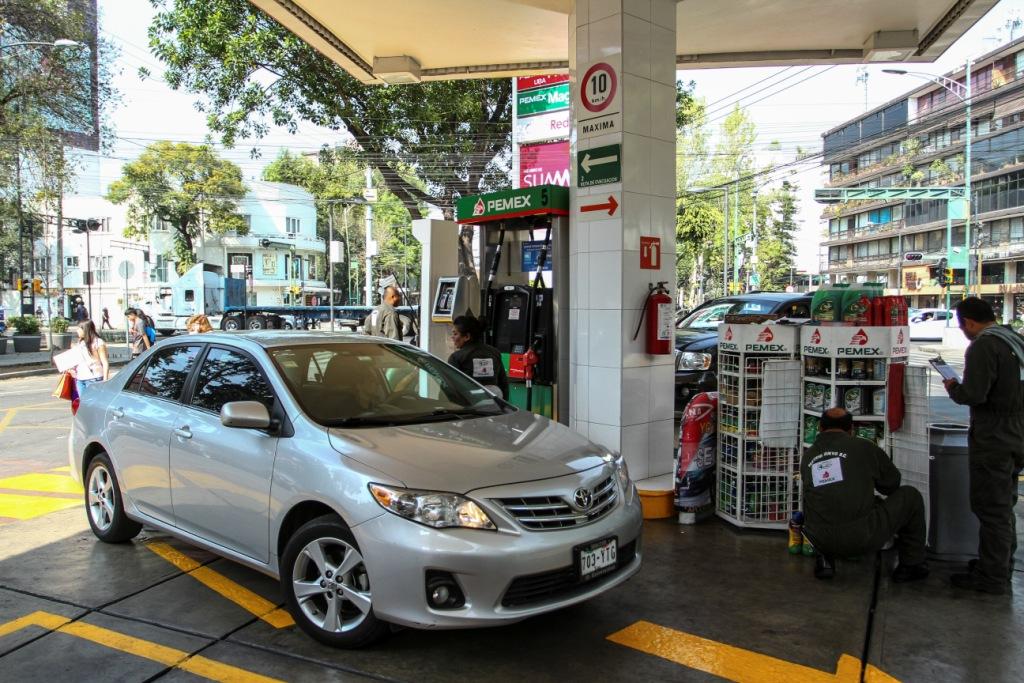 Los precios de la gasolina ahora dependerán del tipo de cambio, del precio de la gasolina, del impuesto y del costo de la logística. 