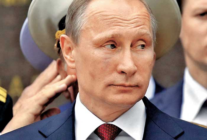 La Casa Blanca insinúa que detrás de la operación se encuentra Putin.