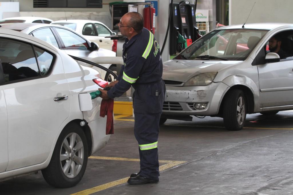 Los diputados locales realizarán una campaña informativa sobre el 'gasolinazo' y pedirá la gobierno federal que homologue los precios en la capital. 