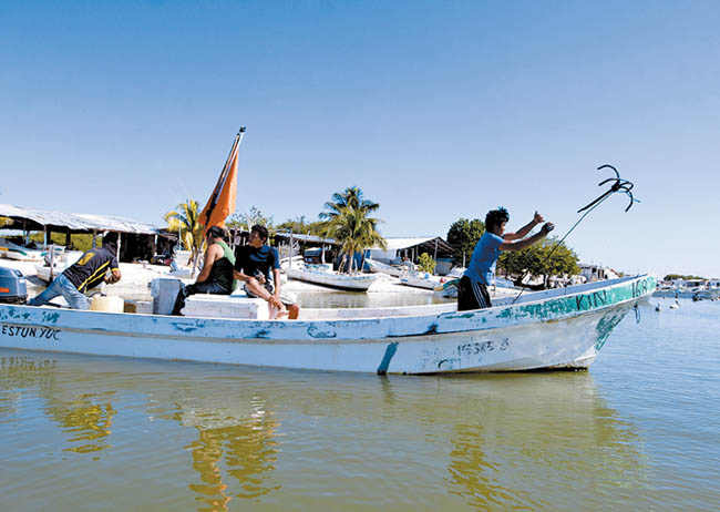 Sobrevivientes a bordo del "Hulkin 168". 