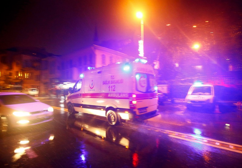 La televisión local mostró imagenes de varias ambulancia dirigiendose al centro nocturno.