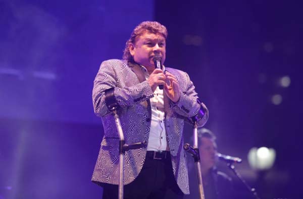 Los Yonics se presentaron en el Ángel de la Independencia, como parte del espectáculo de Fin de Año