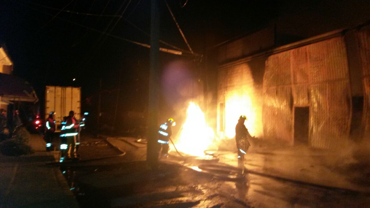 Las llamas superaron los 10 metros de altura.