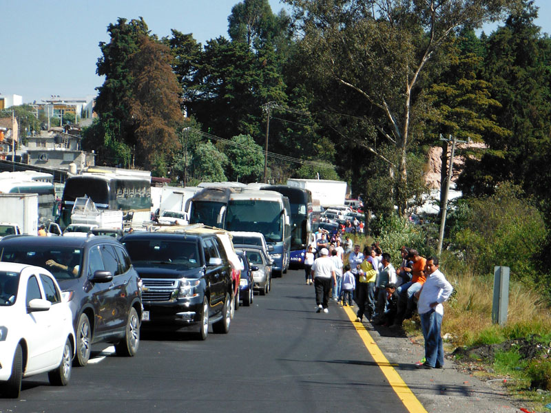 Automovilistas estuvieron detenidos por varias horas.